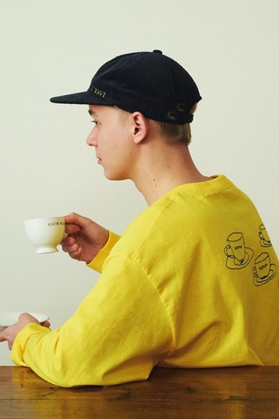 KNOW WAVE x Tea Club Scheme Team による最新コラボコレクションが UNITED ARROWS & SONS に登場 アパレルのみならず食後のランチブレイクに使いたくなる上品なティーカップ&ソーサーもラインアップ KNOW WAVE ノーウェーブ Tea Club Scheme Team ティー クラブ スキーム チーム UA UNITED ARROWS & SONS ユナイテッドアローズ＆サンズ Aaron Bondaroff エーロン・ボンダロフ Al Moran アル・モーラン コーデュロイキャップ ロングスリーブTシャツ ティーカップ&ソーサー HYPEBEAST ハイプビースト
