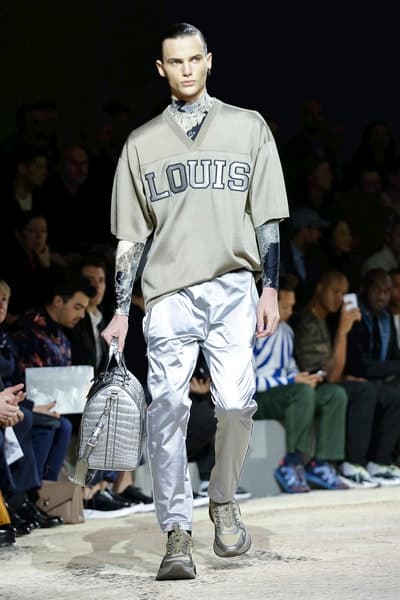 キム・ジョーンズの集大成を祝うべく伝説のモデルも登場した Louis Vuitton 2018年秋冬コレクション 天才デザイナーの有終の美を飾るケイト・モスとナオミ・キャンベルのランウェイ姿も必見 Louis Vuitton ルイ・ヴィトン メゾンブランド LV Kim Jones キム・ジョーンズ Supreme シュプリーム 藤原ヒロシ Kate Moss ケイト・モス Naomi Campbell ナオミ・キャンベル Marc Jacobs マーク・ジェイコブス HYPEBEAST ハイプビースト