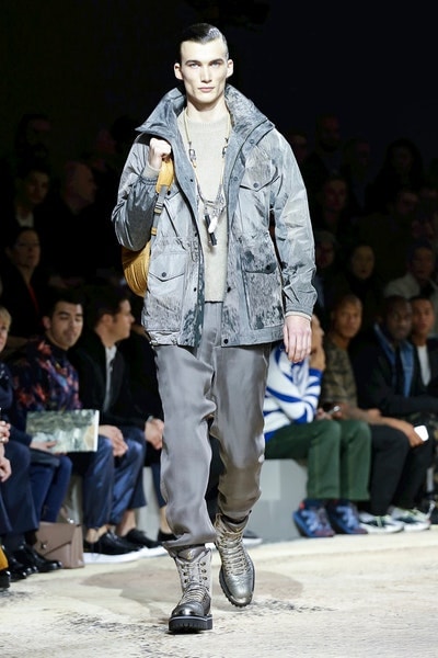 キム・ジョーンズの集大成を祝うべく伝説のモデルも登場した Louis Vuitton 2018年秋冬コレクション 天才デザイナーの有終の美を飾るケイト・モスとナオミ・キャンベルのランウェイ姿も必見 Louis Vuitton ルイ・ヴィトン メゾンブランド LV Kim Jones キム・ジョーンズ Supreme シュプリーム 藤原ヒロシ Kate Moss ケイト・モス Naomi Campbell ナオミ・キャンベル Marc Jacobs マーク・ジェイコブス HYPEBEAST ハイプビースト