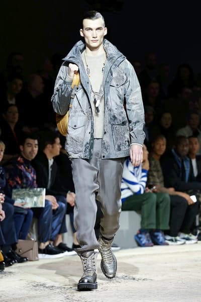 キム・ジョーンズの集大成を祝うべく伝説のモデルも登場した Louis Vuitton 2018年秋冬コレクション 天才デザイナーの有終の美を飾るケイト・モスとナオミ・キャンベルのランウェイ姿も必見 Louis Vuitton ルイ・ヴィトン メゾンブランド LV Kim Jones キム・ジョーンズ Supreme シュプリーム 藤原ヒロシ Kate Moss ケイト・モス Naomi Campbell ナオミ・キャンベル Marc Jacobs マーク・ジェイコブス HYPEBEAST ハイプビースト