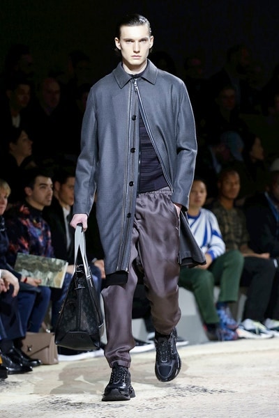キム・ジョーンズの集大成を祝うべく伝説のモデルも登場した Louis Vuitton 2018年秋冬コレクション 天才デザイナーの有終の美を飾るケイト・モスとナオミ・キャンベルのランウェイ姿も必見 Louis Vuitton ルイ・ヴィトン メゾンブランド LV Kim Jones キム・ジョーンズ Supreme シュプリーム 藤原ヒロシ Kate Moss ケイト・モス Naomi Campbell ナオミ・キャンベル Marc Jacobs マーク・ジェイコブス HYPEBEAST ハイプビースト
