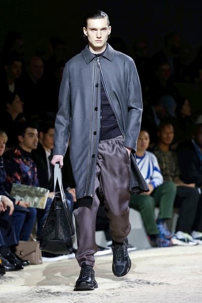 キム・ジョーンズの集大成を祝うべく伝説のモデルも登場した Louis Vuitton 2018年秋冬コレクション 天才デザイナーの有終の美を飾るケイト・モスとナオミ・キャンベルのランウェイ姿も必見 Louis Vuitton ルイ・ヴィトン メゾンブランド LV Kim Jones キム・ジョーンズ Supreme シュプリーム 藤原ヒロシ Kate Moss ケイト・モス Naomi Campbell ナオミ・キャンベル Marc Jacobs マーク・ジェイコブス HYPEBEAST ハイプビースト