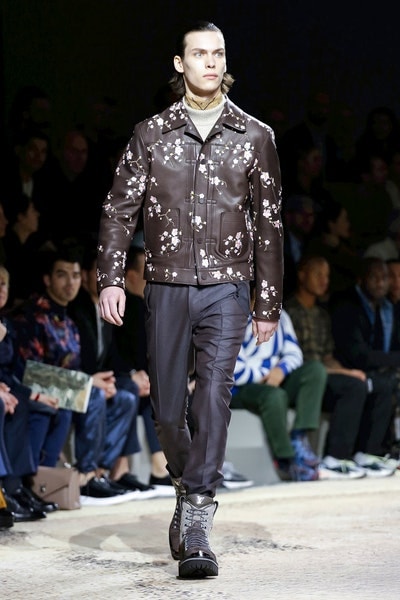 キム・ジョーンズの集大成を祝うべく伝説のモデルも登場した Louis Vuitton 2018年秋冬コレクション 天才デザイナーの有終の美を飾るケイト・モスとナオミ・キャンベルのランウェイ姿も必見 Louis Vuitton ルイ・ヴィトン メゾンブランド LV Kim Jones キム・ジョーンズ Supreme シュプリーム 藤原ヒロシ Kate Moss ケイト・モス Naomi Campbell ナオミ・キャンベル Marc Jacobs マーク・ジェイコブス HYPEBEAST ハイプビースト