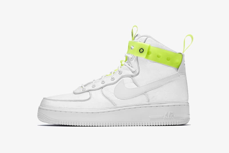 Nike より MAGIC STICK の今野直隆がデザインした Air Force 1 Hi VIP の正式発売情報を世界先行入手 ナイトクラブに着想を得た逸足は日本限定モデルとのこと。気になる発売日と取り扱い店舗は……? ゲリラ的なサンプル画像の公開から始まり、小木“Poggy”基史のディテール投稿でその存在が確信へと変わったMAGIC STICK AF1 VIPだが、『HYPEBEAST』でも発信した同トピックは瞬く間に世界のスニーカーヘッズへと広まり、続報が待望されていた。しかし本日、我々は〈Nike(ナイキ)〉より、この今野直隆がデザインしたAF1のオフィシャルビジュアルと正式発売情報を世界先行入手することに成功した。 ナイトクラブにインスピレーションを受けた本作は、その名のとおり“VIP”のようなスペシャルな気分になれる仕上がりに。AF1 Hiを象徴するアンクルストラップはナイトクラブに欠かせないリストバンドをイメージしたデザインで一新され、アッパー素材にはそのリストバンドによく使用される高密度ポリエチレン100%製の耐久性のある不織布のタイベック®を使用。また、あのAir Max 97同様、サイドのスウッシュやヒールタブなど随所にリフレクティブ素材が採用されているため、暗がりでも足元からそのシルエットを主張をすることができる。 Nike Air Force 1 Hi VIPは2月10日(土)より〈Nike〉の直営店、『NIKE.COM/NIKELAB』、『NIKELAB MA5』などで先行発売され、翌11日(日)からはその他一部店舗にて販売予定となっており、価格は16,200円(税込)。日本限定モデルとしての登場だけに、国内のヘッズは是が非でも手に入れておくべき逸足だろう。 販売方法などはブランドからのアップデートを待つ必要がありそうだが、それまでに先日ローンチした〈MAGIC STICK(マジック スティック)〉の2018年春夏コレクションもあわせてチェックしてみていかがだろうか。