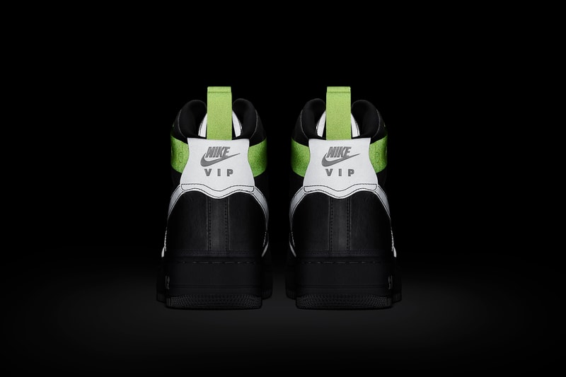 Nike より MAGIC STICK の今野直隆がデザインした Air Force 1 Hi VIP の正式発売情報を世界先行入手 ナイトクラブに着想を得た逸足は日本限定モデルとのこと。気になる発売日と取り扱い店舗は……？  ゲリラ的なサンプル画像の公開から始まり、小木“Poggy”基史のディテール投稿でその存在が確信へと変わったMAGIC STICK AF1 VIPだが、『HYPEBEAST』でも発信した同トピックは瞬く間に世界のスニーカーヘッズへと広まり、続報が待望されていた。しかし本日、我々は〈Nike（ナイキ）〉より、この今野直隆がデザインしたAF1のオフィシャルビジュアルと正式発売情報を世界先行入手することに成功した。  ナイトクラブにインスピレーションを受けた本作は、その名のとおり“VIP”のようなスペシャルな気分になれる仕上がりに。AF1 Hiを象徴するアンクルストラップはナイトクラブに欠かせないリストバンドをイメージしたデザインで一新され、アッパー素材にはそのリストバンドによく使用される高密度ポリエチレン100％製の耐久性のある不織布のタイベック®を使用。また、あのAir Max 97同様、サイドのスウッシュやヒールタブなど随所にリフレクティブ素材が採用されているため、暗がりでも足元からそのシルエットを主張をすることができる。  Nike Air Force 1 Hi VIPは2月10日（土）より〈Nike〉の直営店、『NIKE.COM/NIKELAB』、『NIKELAB MA5』などで先行発売され、翌11日（日）からはその他一部店舗にて販売予定となっており、価格は16,200円（税込）。日本限定モデルとしての登場だけに、国内のヘッズは是が非でも手に入れておくべき逸足だろう。  販売方法などはブランドからのアップデートを待つ必要がありそうだが、それまでに先日ローンチした〈MAGIC STICK（マジック スティック）〉の2018年春夏コレクションもあわせてチェックしてみていかがだろうか。