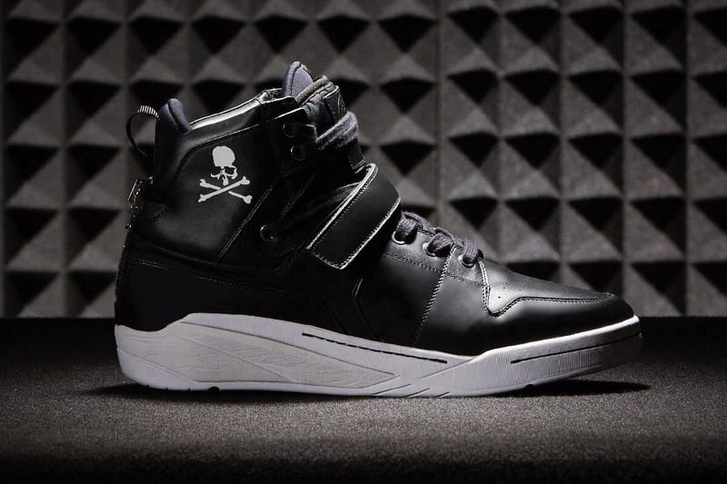 偽靴下を忍ばせた mastermind JAPAN x SearchNDesign のコラボフットウェア “Ghost Sox”