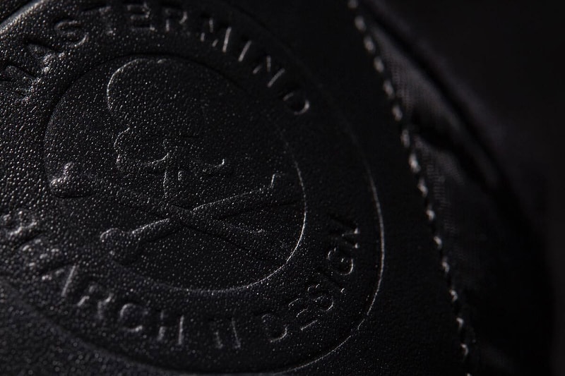 偽靴下を忍ばせた mastermind JAPAN x SearchNDesign のコラボフットウェア “Ghost Sox” 〈Fear of God〉や〈STÜSSY〉を筆頭にストリート御用達のイタリアのファクトリーメーカーと本間正章のデザイン哲学が融合した逸品