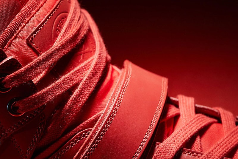 偽靴下を忍ばせた mastermind JAPAN x SearchNDesign のコラボフットウェア “Ghost Sox” 〈Fear of God〉や〈STÜSSY〉を筆頭にストリート御用達のイタリアのファクトリーメーカーと本間正章のデザイン哲学が融合した逸品