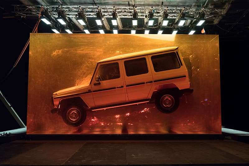 Mercedes-Benz が一時代の終止符を打べく1979年製Gクラスまるごと化石化 映画『ジュラシック・パーク』の世界を彷彿とさせるこのアート作品の総重量は44.4トン Mercedes-Benz メルセデス・ベンツ 新型Gクラス ジュラシック・パーク HYPEBEAST ハイプビースト