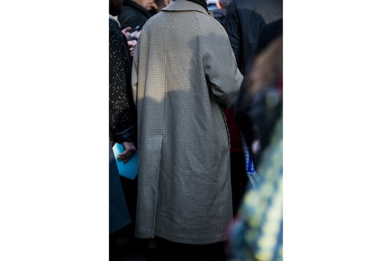 Streetsnaps：Milan Fashion Week Men’s Fall/Winter 2018 Part 2 ラグジュアリーストリートの人気を裏付ける欧州ヘッズたちの冬スタイルをチェック Prada プラダ トラックパンツ adidas アディダス Raf Simons ラフ・シモンズ スニーカー Supreme シュプリーム Louis Vuitton ルイ・ヴィトン ショルダーバッグ J.W. Anderson J.W.アンダーソン ハーフジップジャージー Maison Margiela メゾン マルジェラ コート Burberry バーバリー キャップ Off-White™️ オフホワイト スカーフ HYPEBEAST ハイプビースト