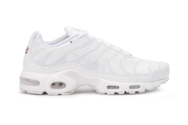 Nike より純白でフォーマルにメイクオーバーされた新作 Air Max Plus が登場 Air Max Plus が登場 エレガンスを極めたピュアホワイトの透明感と優美なフォルムを足元に Nike ナイキ 3月26日 Air Max Plus マップラ AMP ピュアホワイト Allike HYPEBEAST ハイプビースト