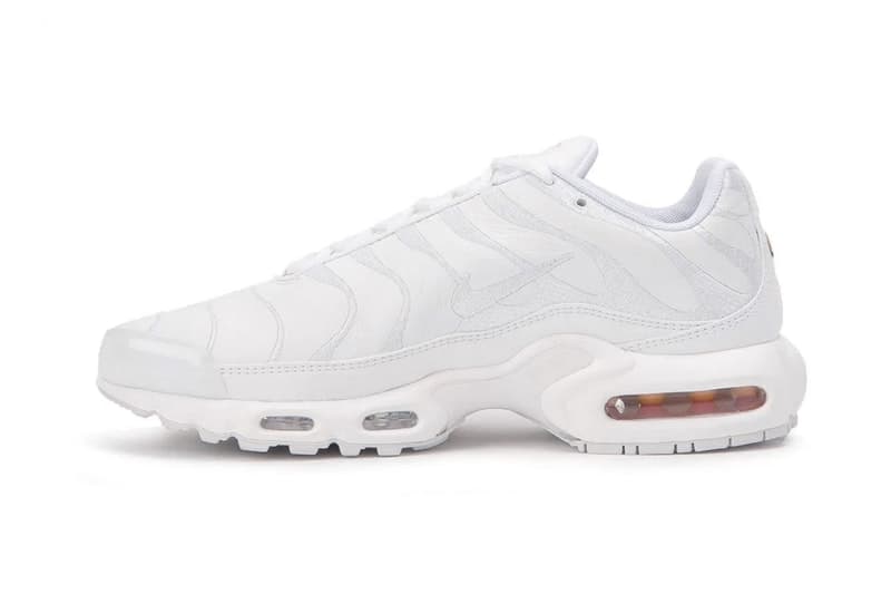 Nike より純白でフォーマルにメイクオーバーされた新作 Air Max Plus が登場 Air Max Plus が登場 エレガンスを極めたピュアホワイトの透明感と優美なフォルムを足元に Nike ナイキ 3月26日 Air Max Plus マップラ AMP ピュアホワイト Allike HYPEBEAST ハイプビースト