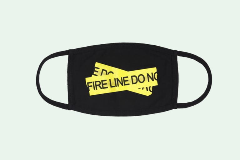 Off-White™ よりファイヤーテープをプリントした2種類のマスクが登場