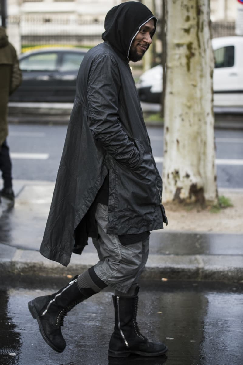 Streetsnaps：Paris Fashion Week Men's Fall/Winter 2018 Part 2 Streetsnaps：2018年秋冬 パリファッションウィーク・メンズ  2日目 “ストリート的シックな装い”の参考になる業界人たちのスタイリングをお届け 2018年秋冬のパリファッションウィーク・メンズより、2日目のオフランウェイを捉えたストリートスナップが編集部のもとに到着した。この日はジョージア州出身のラッパーFuture（フューチャー）や、Rick Owens（リック・オウエンス）の妻Michele Lamy（ミシェル・ラミー）、Kanye West（カニエ・ウェスト）が創設したGOOD Music所属のMos Def（モス・デフ）といったアイコンの姿をキャッチすることに成功。また、ストリート一辺倒というよりは、全体的にモードやテーラードへの再帰を感じるスタイリングが数多く見受けられ、アクセサリーやディテールで個性を足すのが今の気分なのだろうか。 ストリート的シックな装いの参考に、是非上のフォトギャラリーからパリ2日目のストリートスナップを覗いてみてほしい。同時に、初日の振り返りもお忘れなく。