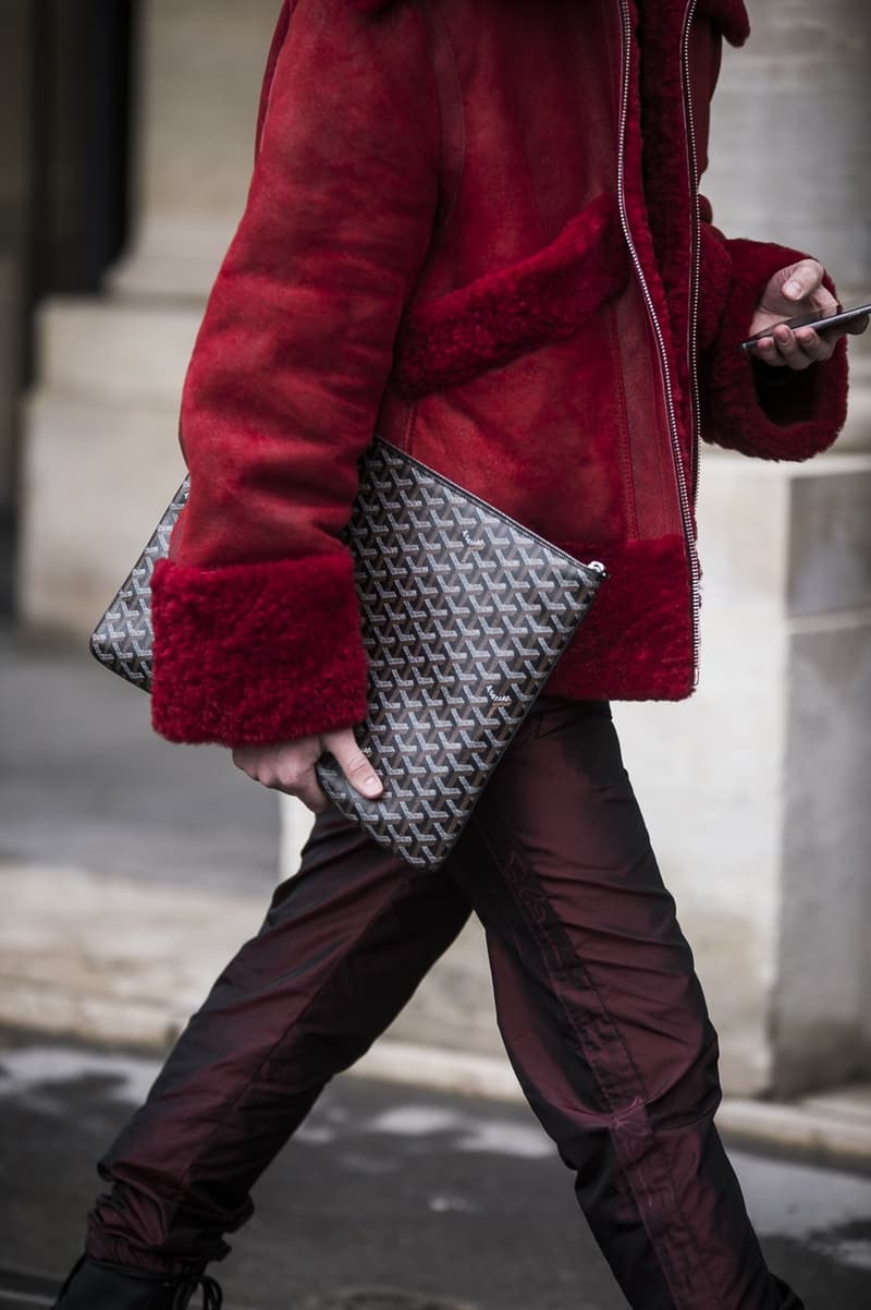 Streetsnaps:Paris Fashion Week Men's Fall/Winter 2018 Part 2 Streetsnaps:2018年秋冬 パリファッションウィーク・メンズ 2日目 “ストリート的シックな装い”の参考になる業界人たちのスタイリングをお届け 2018年秋冬のパリファッションウィーク・メンズより、2日目のオフランウェイを捉えたストリートスナップが編集部のもとに到着した。この日はジョージア州出身のラッパーFuture(フューチャー)や、Rick Owens(リック・オウエンス)の妻Michele Lamy(ミシェル・ラミー)、Kanye West(カニエ・ウェスト)が創設したGOOD Music所属のMos Def(モス・デフ)といったアイコンの姿をキャッチすることに成功。また、ストリート一辺倒というよりは、全体的にモードやテーラードへの再帰を感じるスタイリングが数多く見受けられ、アクセサリーやディテールで個性を足すのが今の気分なのだろうか。 ストリート的シックな装いの参考に、是非上のフォトギャラリーからパリ2日目のストリートスナップを覗いてみてほしい。同時に、初日の振り返りもお忘れなく。