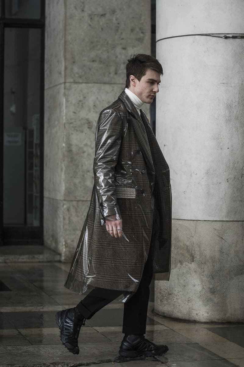 Streetsnaps:Paris Fashion Week Men's Fall/Winter 2018 Part 2 Streetsnaps:2018年秋冬 パリファッションウィーク・メンズ 2日目 “ストリート的シックな装い”の参考になる業界人たちのスタイリングをお届け 2018年秋冬のパリファッションウィーク・メンズより、2日目のオフランウェイを捉えたストリートスナップが編集部のもとに到着した。この日はジョージア州出身のラッパーFuture(フューチャー)や、Rick Owens(リック・オウエンス)の妻Michele Lamy(ミシェル・ラミー)、Kanye West(カニエ・ウェスト)が創設したGOOD Music所属のMos Def(モス・デフ)といったアイコンの姿をキャッチすることに成功。また、ストリート一辺倒というよりは、全体的にモードやテーラードへの再帰を感じるスタイリングが数多く見受けられ、アクセサリーやディテールで個性を足すのが今の気分なのだろうか。 ストリート的シックな装いの参考に、是非上のフォトギャラリーからパリ2日目のストリートスナップを覗いてみてほしい。同時に、初日の振り返りもお忘れなく。