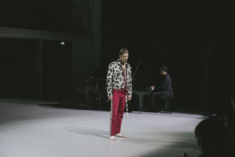 ダンスとファッションが調和した PIGALLE 2018年秋冬コレクションの舞台裏に潜入 ステファン・アシュプールの芸術性が垣間見えるアイテムとユニークな演出にクローズアップ Kim Jones キム・ジョーズ Acne Studios アクネ ストゥディオズ Stephane Ashpool ステファン・アシュプール PIGALLE ピガール Pain O ChoKolat パンオショコラ ミリタリージャケット 変形シャツ スケルトン Gジャン Nike ナイキ Air VaporMax HYPEBEAST ハイプビースト