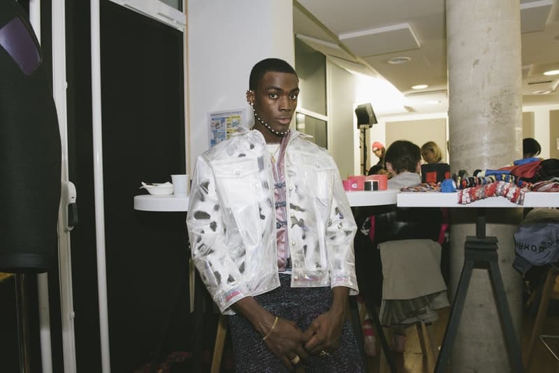 ダンスとファッションが調和した PIGALLE 2018年秋冬コレクションの舞台裏に潜入 ステファン・アシュプールの芸術性が垣間見えるアイテムとユニークな演出にクローズアップ Kim Jones キム・ジョーズ Acne Studios アクネ ストゥディオズ Stephane Ashpool ステファン・アシュプール PIGALLE ピガール Pain O ChoKolat パンオショコラ ミリタリージャケット 変形シャツ スケルトン Gジャン Nike ナイキ Air VaporMax HYPEBEAST ハイプビースト