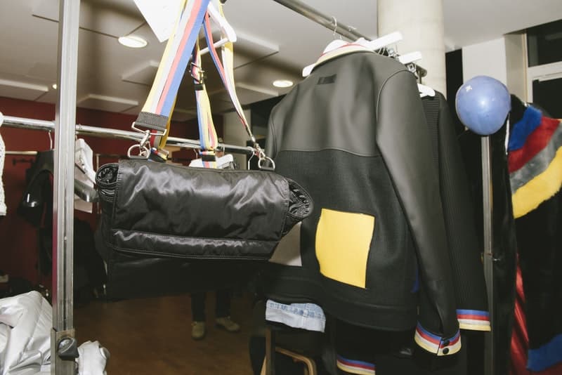 ダンスとファッションが調和した PIGALLE 2018年秋冬コレクションの舞台裏に潜入 ステファン・アシュプールの芸術性が垣間見えるアイテムとユニークな演出にクローズアップ Kim Jones キム・ジョーズ Acne Studios アクネ ストゥディオズ Stephane Ashpool ステファン・アシュプール PIGALLE ピガール Pain O ChoKolat パンオショコラ ミリタリージャケット 変形シャツ スケルトン Gジャン Nike ナイキ Air VaporMax HYPEBEAST ハイプビースト