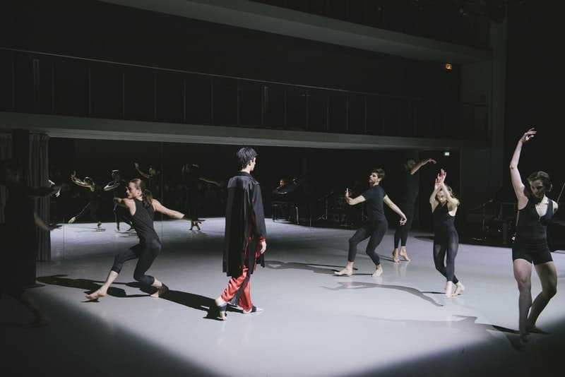 ダンスとファッションが調和した PIGALLE 2018年秋冬コレクションの舞台裏に潜入 ステファン・アシュプールの芸術性が垣間見えるアイテムとユニークな演出にクローズアップ Kim Jones キム・ジョーズ Acne Studios アクネ ストゥディオズ Stephane Ashpool ステファン・アシュプール PIGALLE ピガール Pain O ChoKolat パンオショコラ ミリタリージャケット 変形シャツ スケルトン Gジャン Nike ナイキ Air VaporMax HYPEBEAST ハイプビースト