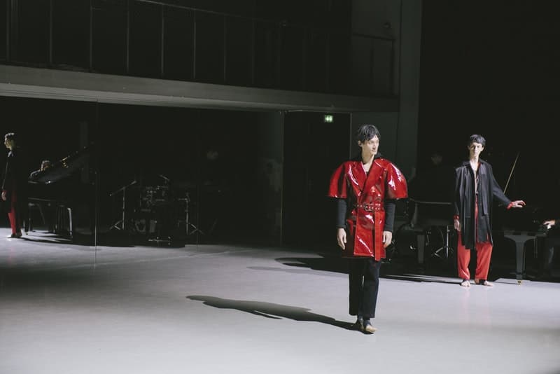 ダンスとファッションが調和した PIGALLE 2018年秋冬コレクションの舞台裏に潜入 ステファン・アシュプールの芸術性が垣間見えるアイテムとユニークな演出にクローズアップ Kim Jones キム・ジョーズ Acne Studios アクネ ストゥディオズ Stephane Ashpool ステファン・アシュプール PIGALLE ピガール Pain O ChoKolat パンオショコラ ミリタリージャケット 変形シャツ スケルトン Gジャン Nike ナイキ Air VaporMax HYPEBEAST ハイプビースト