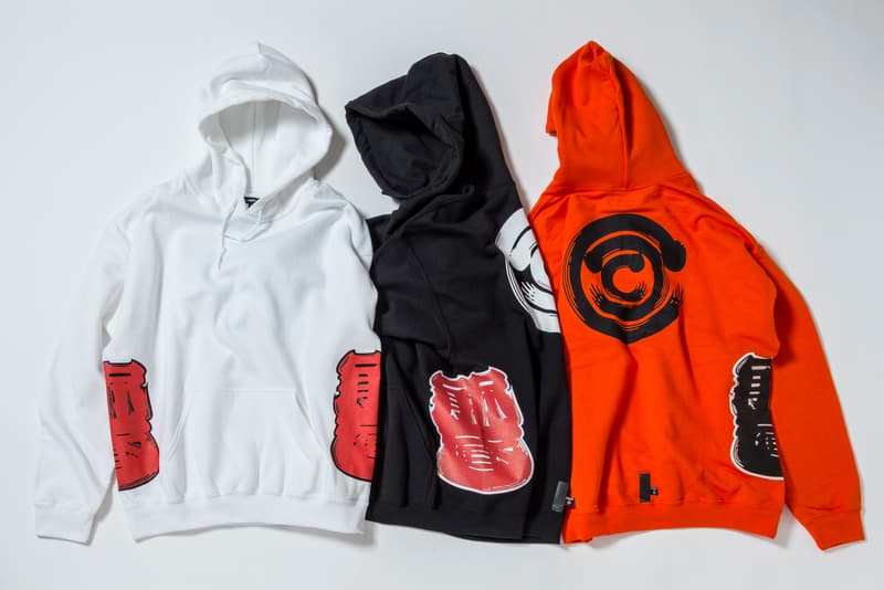 sneakerwolf がお馴染み“カンジグラフィ”を全面に押し出した CHARI&CO とのコラボアイテムをリリース sneakerwolf がお馴染み“カンジグラフィ”を全面に押し出した CHARI&CO とのコラボアイテムをリリース 日本語の“チャリンコ”に由来し、現地のバイクブティックとしてニューヨークの肌感と自転車文化をストリート目線から発信する『CHARI&CO(チャリアンドコー)』が、新たなコラボレーターとして日本特有のカルチャー背景持つアーティスト、sneakerwolfをパートナーに招聘し、カプセルコレクションを制作。スニーカーレーベル〈LOSERS(ルーザーズ)〉や〈Supreme(シュプリーム)〉国内旗艦店の店頭デザインなどを手がける同氏のシグネチャーアートワークである“カンジグラフィ”で『CHARI&CO』のブランディングをアレンジし、パッカブルのナイロンプルオーバー、フーディ、L/S Tシャツ、iPhoneケースの全4型を展開する。 『CHARI&CO』のボディに和のテイストを乗せた注目の日米コラボアイテムは、2月2日(金)午前0時より『sneakerwolf online shop』で限定発売。 また、『CHARI&CO』は春らしいカラーパレットが目を引く最新コレクションのルックブックを公開したばかりなので、こちらの予習もお忘れなく。