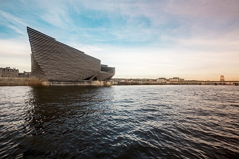 巨匠建築家・隈研吾が設計したスコットランド初のデザイン美術館 V&A Dundee の建築をチェック kengo kuma スコットランド 美術館 ダンディ ダンディー 建築 デザイン V&A ヴィクトリア アルバート VA hypebeast