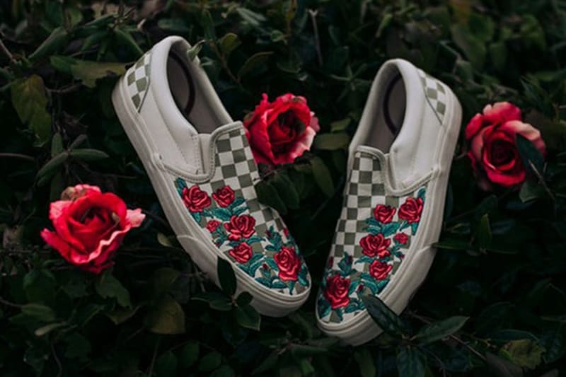 Vans よりチェッカーフラッグ柄にレトロシックなバラ刺繍を重ねた新作 Slip-On が登場