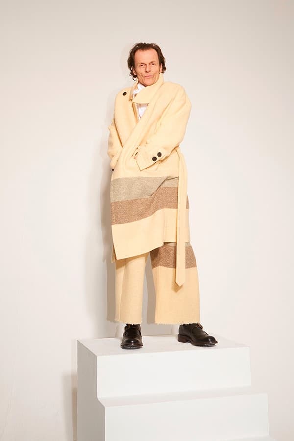 Vivienne Westwood より個性溢れる柄使いが目を引く2018年秋冬ルックブック&ショートフィルムが到着 戦争をテーマに掲げたVivienne流のアーミースタイルをチェック パンクロック 反逆性 エレガンス アヴァンギャルド Vivienne Westwood ヴィヴィアン ウェストウッド アーミーカモフラージュ タータンチェック ストライプ テーラードジャケット スラックス セットアップ 変形パンツ トランプカード HYPEBEAST ハイプビースト