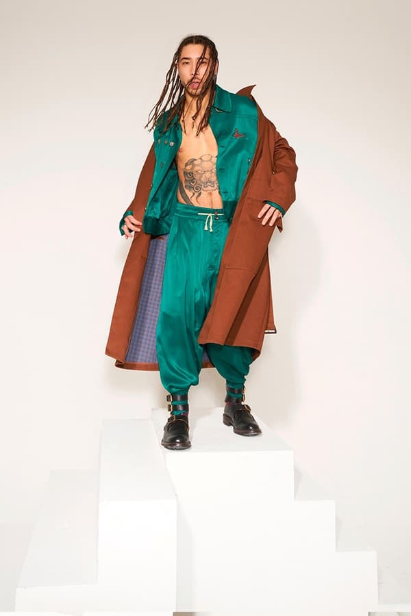 Vivienne Westwood より個性溢れる柄使いが目を引く2018年秋冬ルックブック&ショートフィルムが到着 戦争をテーマに掲げたVivienne流のアーミースタイルをチェック パンクロック 反逆性 エレガンス アヴァンギャルド Vivienne Westwood ヴィヴィアン ウェストウッド アーミーカモフラージュ タータンチェック ストライプ テーラードジャケット スラックス セットアップ 変形パンツ トランプカード HYPEBEAST ハイプビースト