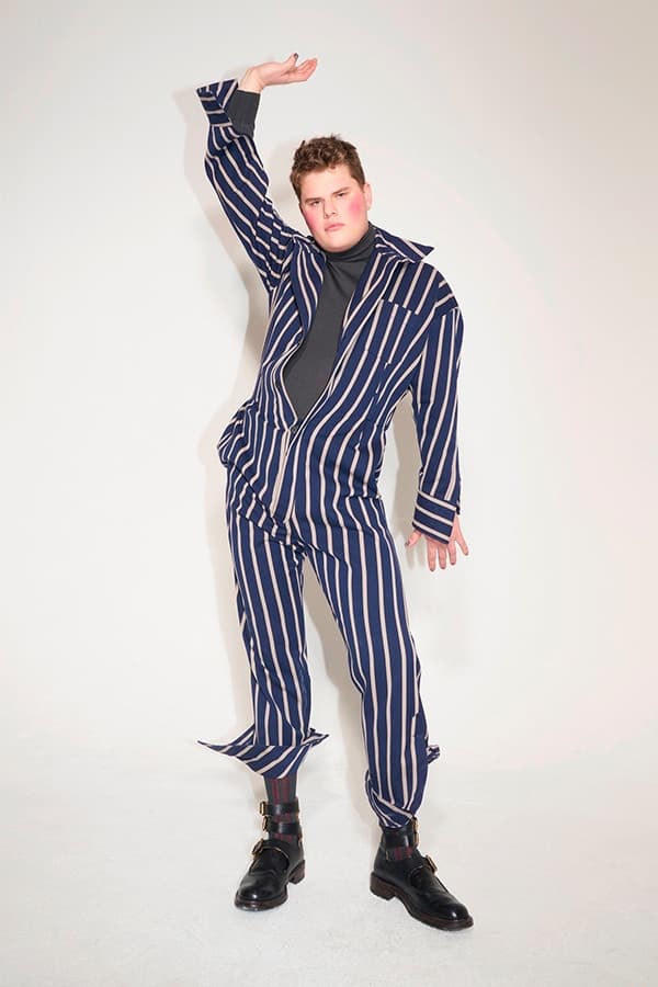 Vivienne Westwood より個性溢れる柄使いが目を引く2018年秋冬ルックブック&ショートフィルムが到着 戦争をテーマに掲げたVivienne流のアーミースタイルをチェック パンクロック 反逆性 エレガンス アヴァンギャルド Vivienne Westwood ヴィヴィアン ウェストウッド アーミーカモフラージュ タータンチェック ストライプ テーラードジャケット スラックス セットアップ 変形パンツ トランプカード HYPEBEAST ハイプビースト