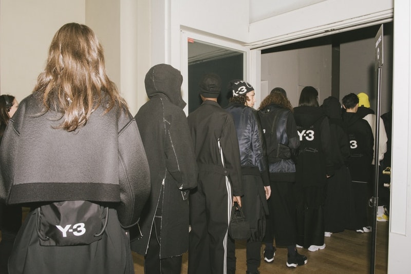 ハイテクスニーカーの先駆けとして注目を浴びる Y-3 2018年秋冬コレクションの舞台裏にクローズアップ NBAプレイヤーのジェームス・ハーデンとの新作コラボモデルBYW Bballもキャッチ 布の魔術師 山本耀司 adidas アディダス パリファッションウィーク Y-3 ワイスリー ハイテクスニーカー モード スポーツ フーディ ジャケット ダウンコート NBA James Harden ジェームス・ハーデン BYW Bball HYPEBEAST ハイプビースト
