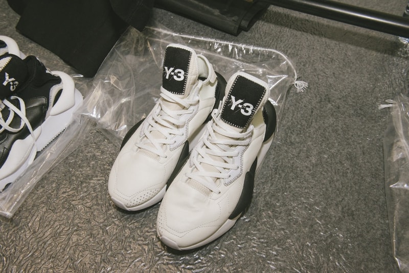 ハイテクスニーカーの先駆けとして注目を浴びる Y-3 2018年秋冬コレクションの舞台裏にクローズアップ NBAプレイヤーのジェームス・ハーデンとの新作コラボモデルBYW Bballもキャッチ 布の魔術師 山本耀司 adidas アディダス パリファッションウィーク Y-3 ワイスリー ハイテクスニーカー モード スポーツ フーディ ジャケット ダウンコート NBA James Harden ジェームス・ハーデン BYW Bball HYPEBEAST ハイプビースト