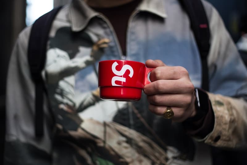 土砂降りをもろともしなかったロンドンの Supreme 2018年春夏 #WEEK1 をフォトレポート 欧州屈指のファッション都市に行列を作ったヘッズたちのお目当は……?