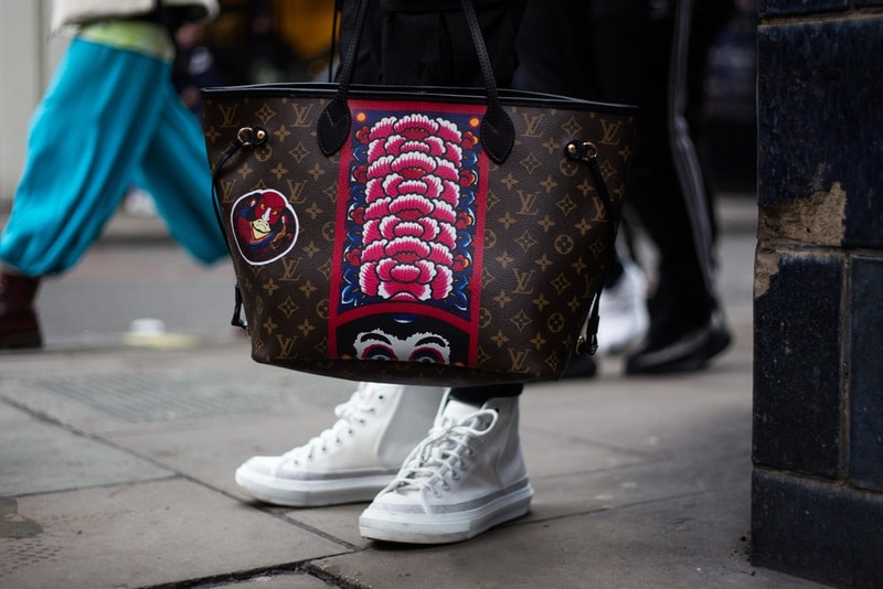 土砂降りをもろともしなかったロンドンの Supreme 2018年春夏 #WEEK1 をフォトレポート 欧州屈指のファッション都市に行列を作ったヘッズたちのお目当は……？