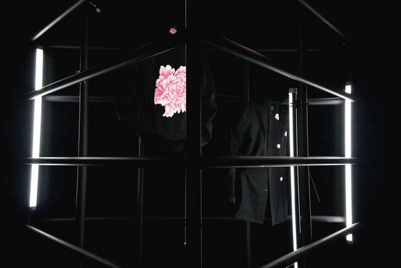 adidas 747 Warehouse St. の会場の様子を HYPEBEAST が独占公開 Snoop Doggチーム vs 2 Chainz チームの試合も行われた特設会場に潜入してみよう 今週末はいよいよNBAのオールスターウィークエンドだが、〈adidas（アディダス）〉はこの祭典を記念して、ロサンゼルスで特別イベント「747 Warehouse St.」を開催中。我々『HYPEBEAST』は観客来場前の会場に一足早くお邪魔して、今回のために設置されたセットの撮影を敢行した。  その様子は上のフォトギャラリーよりご確認いただけるが、屋外にはLAの日差しに映えるポップなフロア模様をしたバスケットコートが用意されており、その一角には〈Alexander Wang（アレキサンダー ワン）〉仕様になったスペースも。ここではSnoop Dogg（スヌープ・ドッグ）チーム対2 Chainz（2チェインズ）チームの試合が行われ、その他にもN.E.R.D.（エヌ・イー・アール・ディー）やPusha T（プシャ・T）といった大物たちも来場した。また、自身がダンクをしている姿を360°から撮影できたり、「Brooklyn Creative Farm」もワークショップを開催するなど、屋内にも様々なコンテンツが用意されている。  バスケットボール好きの方は『HYPEBEAST』がお届けしているその他のNBAニュースもお見逃しなく。