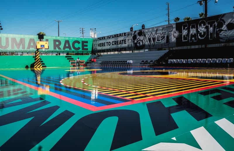 adidas 747 Warehouse St. の会場の様子を HYPEBEAST が独占公開 Snoop Doggチーム vs 2 Chainz チームの試合も行われた特設会場に潜入してみよう 今週末はいよいよNBAのオールスターウィークエンドだが、〈adidas（アディダス）〉はこの祭典を記念して、ロサンゼルスで特別イベント「747 Warehouse St.」を開催中。我々『HYPEBEAST』は観客来場前の会場に一足早くお邪魔して、今回のために設置されたセットの撮影を敢行した。  その様子は上のフォトギャラリーよりご確認いただけるが、屋外にはLAの日差しに映えるポップなフロア模様をしたバスケットコートが用意されており、その一角には〈Alexander Wang（アレキサンダー ワン）〉仕様になったスペースも。ここではSnoop Dogg（スヌープ・ドッグ）チーム対2 Chainz（2チェインズ）チームの試合が行われ、その他にもN.E.R.D.（エヌ・イー・アール・ディー）やPusha T（プシャ・T）といった大物たちも来場した。また、自身がダンクをしている姿を360°から撮影できたり、「Brooklyn Creative Farm」もワークショップを開催するなど、屋内にも様々なコンテンツが用意されている。  バスケットボール好きの方は『HYPEBEAST』がお届けしているその他のNBAニュースもお見逃しなく。