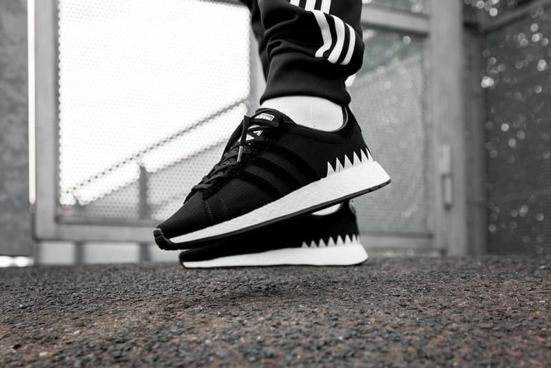adidas Originals by NEIGHBORHOOD による最新コラボフットウェアのディテールルックが登場 2月24日(金)に日本展開を控えた全4型の最新フットウェアをひと足早くチェック 3月19日(月)~24日(土) Amazon Fashion Week TOKYO 2018 A/W 特別プログラム AT TOKYO 滝沢信介 NEIGHBORHOOD ネイバーフッド adidas Originals アディダス オリジナルス adidas Originals by NEIGHBORHOOD Overkill ディテール フォトセット 幾何学模様 NBHD 極東 NMD RI_PK Chop Shop NBHD Gazelle Super I-5923 アディダス オリジナルス フラッグシップ ストア トウキョウ ZOZOTOWN Maison Kitsune メゾン キツネ NBA HYPEBEAST ハイプビースト