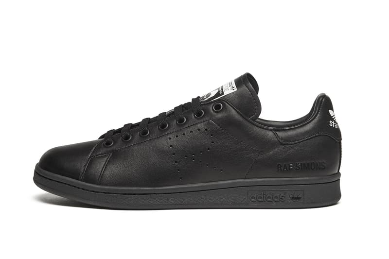 adidas by Raf Simons 2018年春夏フットウェアコレクションの全ラインアップが判明 定番スニーカーを現代的にアップデートした“ネオクラシック”な新作モデルが続々登場 ベルギー Raf Simons ラフ・シモンズ adidas アディダス コラボ10シーズン目 adidas by Raf Simons Ozweego III オズウィーゴ 3 Detroit Runner デトロイト ランナー Replicant Ozweego レプリカント オズウィーゴ 中国語のテキストグラフィック Spirit Low Asymmetrical Tongue スピリット ロー アシメトリカル タン Stan Smith スタンスミス Adilette Checkerboard アディレッタ チェッカーボード 全23型 store.y-3.com Nike ナイキ Air Force 270 John Elliott ジョン・エリオット NikeLab ナイキ ラボ