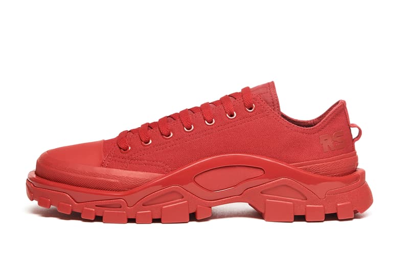 adidas by Raf Simons 2018年春夏フットウェアコレクションの全ラインアップが判明 定番スニーカーを現代的にアップデートした“ネオクラシック”な新作モデルが続々登場 ベルギー Raf Simons ラフ・シモンズ adidas アディダス コラボ10シーズン目 adidas by Raf Simons Ozweego III オズウィーゴ 3 Detroit Runner デトロイト ランナー Replicant Ozweego レプリカント オズウィーゴ 中国語のテキストグラフィック Spirit Low Asymmetrical Tongue スピリット ロー アシメトリカル タン Stan Smith スタンスミス Adilette Checkerboard アディレッタ チェッカーボード 全23型 store.y-3.com Nike ナイキ Air Force 270 John Elliott ジョン・エリオット NikeLab ナイキ ラボ