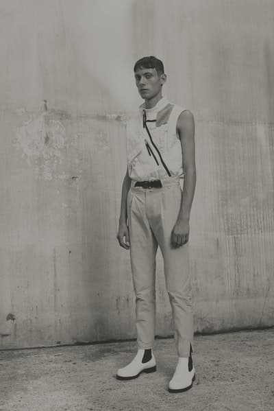 ALYX より英国スタイルを彷彿とさせる2018年春夏ルックブックが到着 ファッションアイコンたちも熱視線を送る英国の老舗ブランド〈Mackintosh〉や〈George Cox〉を迎えたコラボアイテムも登場 Dr.Martens ドクターマーチン A$AP Rocky エイサップ・ロッキー Kanye West カニエ・ウェスト ファッションアイコン Matthew Williams マシュー・ウィリアムズ ALYX アリクス Mackintosh マッキントッシュ George Cox ジョージ・コックス ローラーコースターベルト CORDURA®️ナイロン チェストバッグ テーラードジャケット ニット メッシュ ミリタリーベスト ブリティッシュスタイル オランダ・アムステルダム Pop Trading Company ポップ トレーディング カンパニー HYPEBEAST ハイプビースト