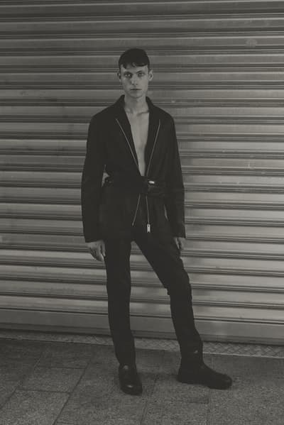 ALYX より英国スタイルを彷彿とさせる2018年春夏ルックブックが到着 ファッションアイコンたちも熱視線を送る英国の老舗ブランド〈Mackintosh〉や〈George Cox〉を迎えたコラボアイテムも登場 Dr.Martens ドクターマーチン A$AP Rocky エイサップ・ロッキー Kanye West カニエ・ウェスト ファッションアイコン Matthew Williams マシュー・ウィリアムズ ALYX アリクス Mackintosh マッキントッシュ George Cox ジョージ・コックス ローラーコースターベルト CORDURA®️ナイロン チェストバッグ テーラードジャケット ニット メッシュ ミリタリーベスト ブリティッシュスタイル オランダ・アムステルダム Pop Trading Company ポップ トレーディング カンパニー HYPEBEAST ハイプビースト