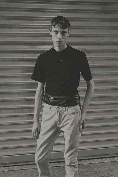 ALYX より英国スタイルを彷彿とさせる2018年春夏ルックブックが到着 ファッションアイコンたちも熱視線を送る英国の老舗ブランド〈Mackintosh〉や〈George Cox〉を迎えたコラボアイテムも登場 Dr.Martens ドクターマーチン A$AP Rocky エイサップ・ロッキー Kanye West カニエ・ウェスト ファッションアイコン Matthew Williams マシュー・ウィリアムズ ALYX アリクス Mackintosh マッキントッシュ George Cox ジョージ・コックス ローラーコースターベルト CORDURA®️ナイロン チェストバッグ テーラードジャケット ニット メッシュ ミリタリーベスト ブリティッシュスタイル オランダ・アムステルダム Pop Trading Company ポップ トレーディング カンパニー HYPEBEAST ハイプビースト