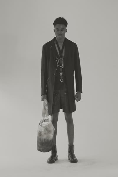 ALYX より英国スタイルを彷彿とさせる2018年春夏ルックブックが到着 ファッションアイコンたちも熱視線を送る英国の老舗ブランド〈Mackintosh〉や〈George Cox〉を迎えたコラボアイテムも登場 Dr.Martens ドクターマーチン A$AP Rocky エイサップ・ロッキー Kanye West カニエ・ウェスト ファッションアイコン Matthew Williams マシュー・ウィリアムズ ALYX アリクス Mackintosh マッキントッシュ George Cox ジョージ・コックス ローラーコースターベルト CORDURA®️ナイロン チェストバッグ テーラードジャケット ニット メッシュ ミリタリーベスト ブリティッシュスタイル オランダ・アムステルダム Pop Trading Company ポップ トレーディング カンパニー HYPEBEAST ハイプビースト