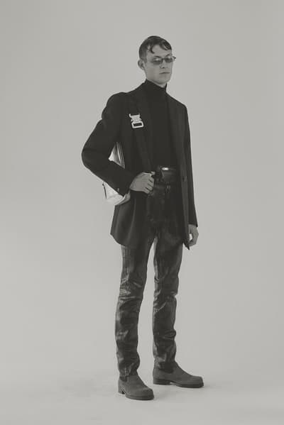 ALYX より英国スタイルを彷彿とさせる2018年春夏ルックブックが到着 ファッションアイコンたちも熱視線を送る英国の老舗ブランド〈Mackintosh〉や〈George Cox〉を迎えたコラボアイテムも登場 Dr.Martens ドクターマーチン A$AP Rocky エイサップ・ロッキー Kanye West カニエ・ウェスト ファッションアイコン Matthew Williams マシュー・ウィリアムズ ALYX アリクス Mackintosh マッキントッシュ George Cox ジョージ・コックス ローラーコースターベルト CORDURA®️ナイロン チェストバッグ テーラードジャケット ニット メッシュ ミリタリーベスト ブリティッシュスタイル オランダ・アムステルダム Pop Trading Company ポップ トレーディング カンパニー HYPEBEAST ハイプビースト