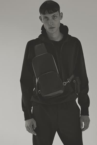ALYX より英国スタイルを彷彿とさせる2018年春夏ルックブックが到着 ファッションアイコンたちも熱視線を送る英国の老舗ブランド〈Mackintosh〉や〈George Cox〉を迎えたコラボアイテムも登場 Dr.Martens ドクターマーチン A$AP Rocky エイサップ・ロッキー Kanye West カニエ・ウェスト ファッションアイコン Matthew Williams マシュー・ウィリアムズ ALYX アリクス Mackintosh マッキントッシュ George Cox ジョージ・コックス ローラーコースターベルト CORDURA®️ナイロン チェストバッグ テーラードジャケット ニット メッシュ ミリタリーベスト ブリティッシュスタイル オランダ・アムステルダム Pop Trading Company ポップ トレーディング カンパニー HYPEBEAST ハイプビースト
