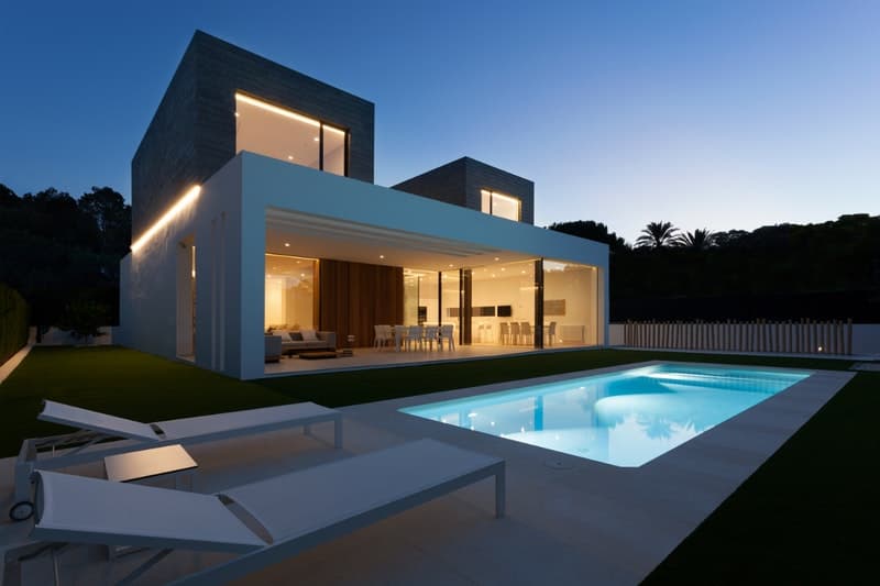 昼夜問わずリラックスムードを漂わせる灼熱の国スペインの大邸宅をチェック 朝は大窓から注ぐ陽の光で目覚めて、夜は話題のナイトプールで遊ぶのがバレンシアの楽しみ方 大豪邸 坂茂 ばんしげる スペイン SPAIN バレンシア Antonio Altarriba Comes アントーニオ アルタリーバ カムス ガレージ ナイトプール HYPEBEAST ハイプビースト