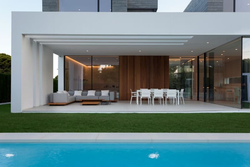 昼夜問わずリラックスムードを漂わせる灼熱の国スペインの大邸宅をチェック 朝は大窓から注ぐ陽の光で目覚めて、夜は話題のナイトプールで遊ぶのがバレンシアの楽しみ方 大豪邸 坂茂 ばんしげる スペイン SPAIN バレンシア Antonio Altarriba Comes アントーニオ アルタリーバ カムス ガレージ ナイトプール HYPEBEAST ハイプビースト