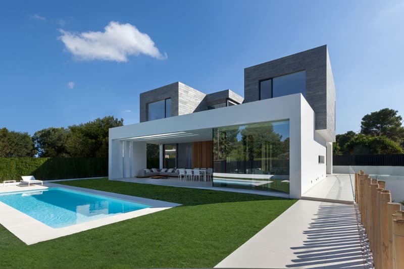 昼夜問わずリラックスムードを漂わせる灼熱の国スペインの大邸宅をチェック 朝は大窓から注ぐ陽の光で目覚めて、夜は話題のナイトプールで遊ぶのがバレンシアの楽しみ方 大豪邸 坂茂 ばんしげる スペイン SPAIN バレンシア Antonio Altarriba Comes アントーニオ アルタリーバ カムス ガレージ ナイトプール HYPEBEAST ハイプビースト