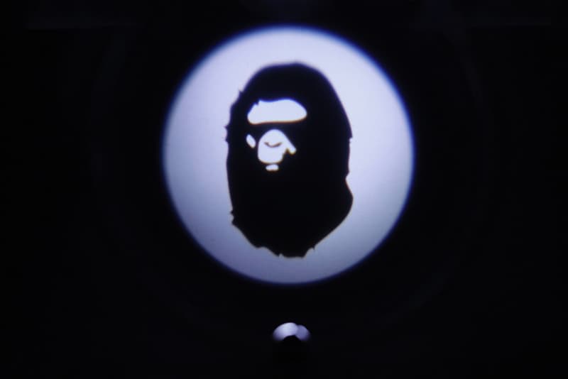 BAPE よりエイプヘッドを映し出すプロジェクターライトキーチェーンが登場 ベイプ ア ベイシング エイプ 懐中電灯 hypebeast プロジェクター ライト
